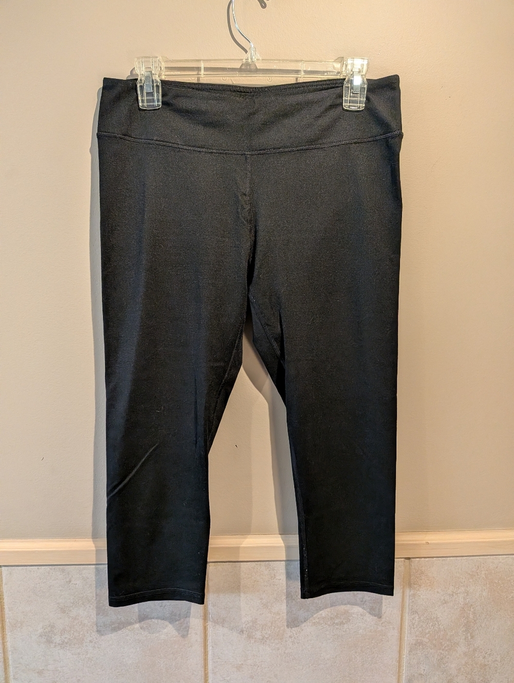Fabletics, Salar Legging Capris, Black, Size M